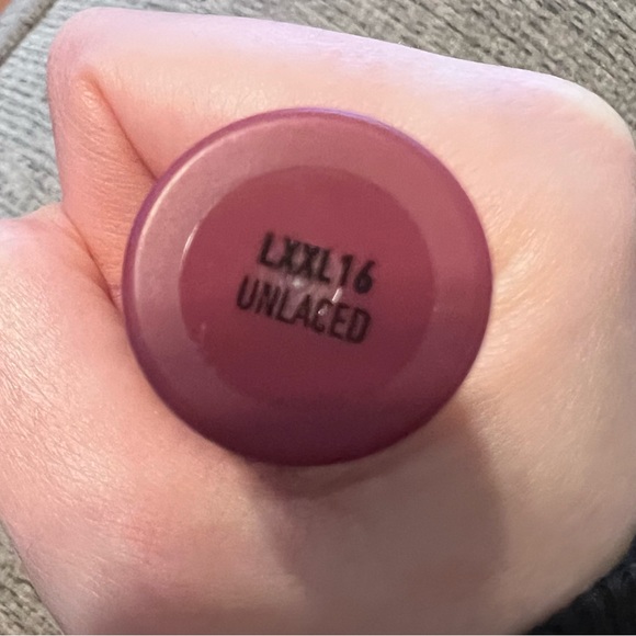 NYX Lingerie XXL Matte Lipstick Unlaced - Picture 4 of 7